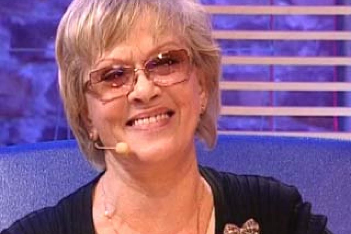 Алиса Фрейндлих обходит салоны красоты и пластических хирургов Алиса Фрейндлих обходит салоны красоты и пластических хирургов