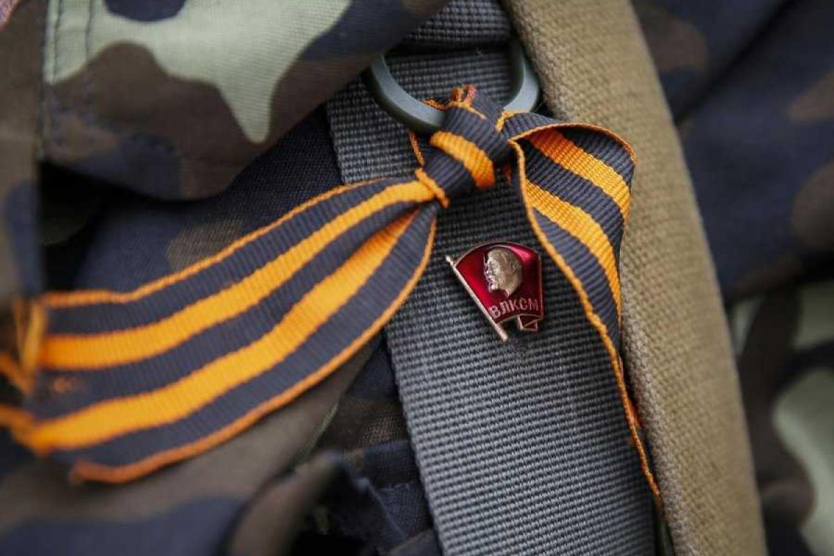 Для российских школьников и студентов устроили конкурс сочинений о "колорадах" и "ватниках"