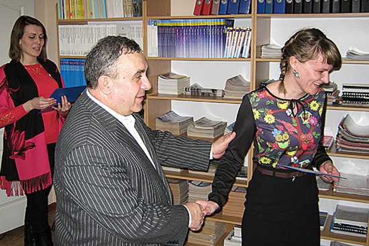 Выпускники ЛНУ начали получать государственные дипломы