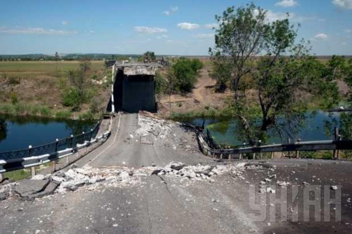 Подсчитаты миллиардные убытки от разрушения дорожной инфраструктуры на Донбассе
