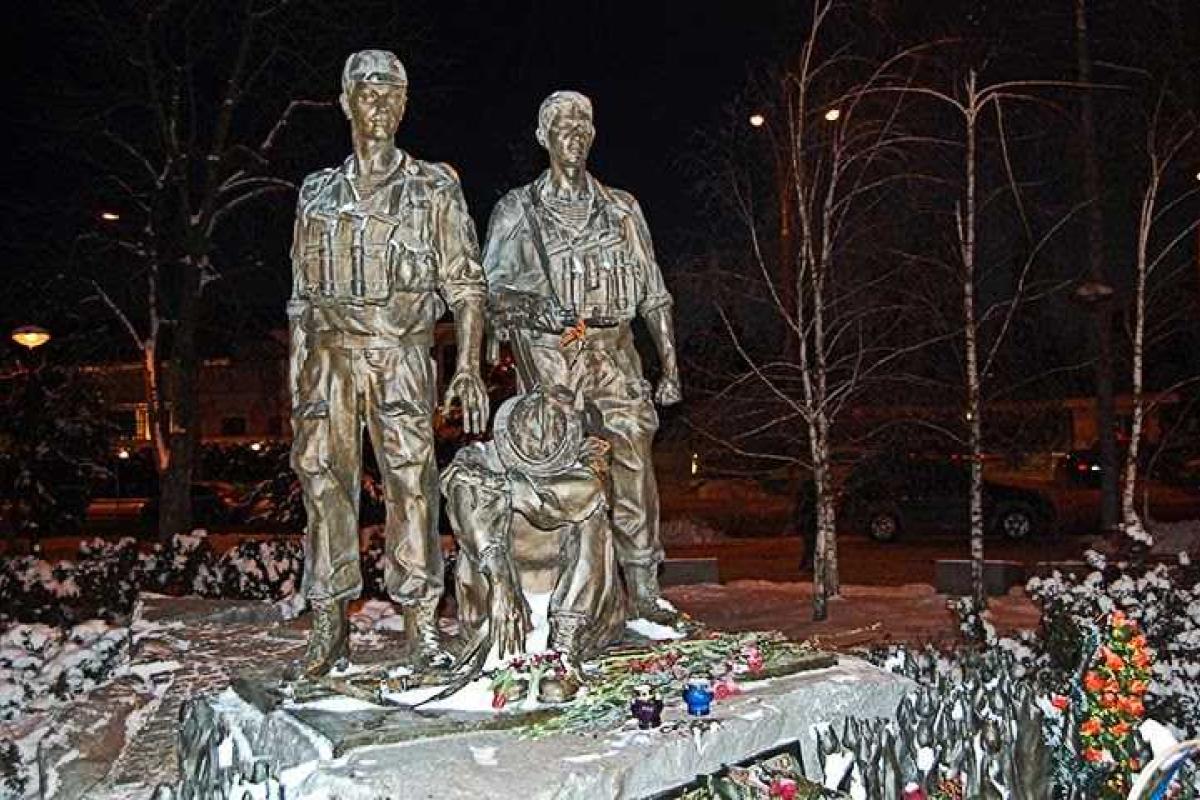 Жители Киева почтили память павших в боях на территории других государств Жители Киева почтили память павших в боях на территории других государств