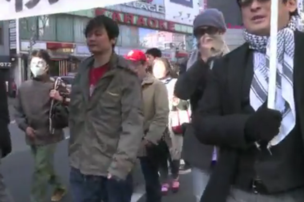 Японские мужчины протестуют против празднования дня влюбленных Японские мужчины протестуют против празднования дня влюбленных