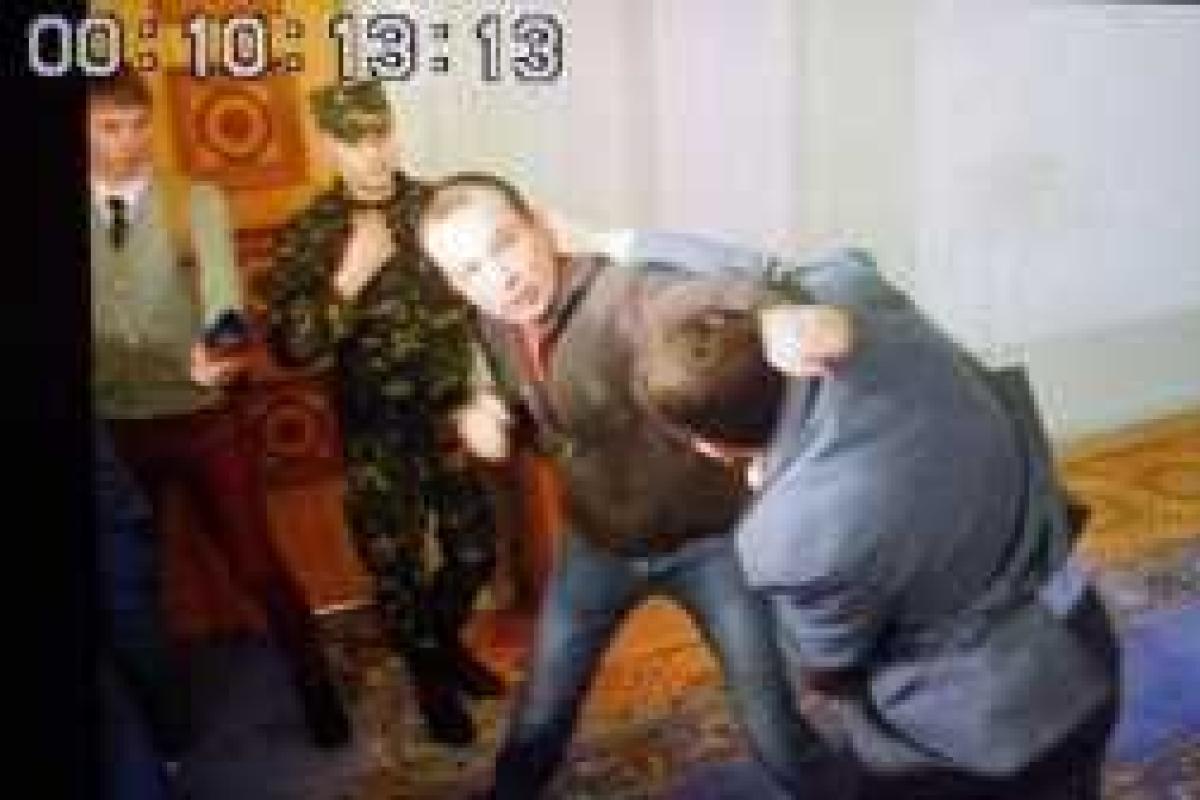 Луценко: мордобой и "засады" друг на друга не красят депутатов