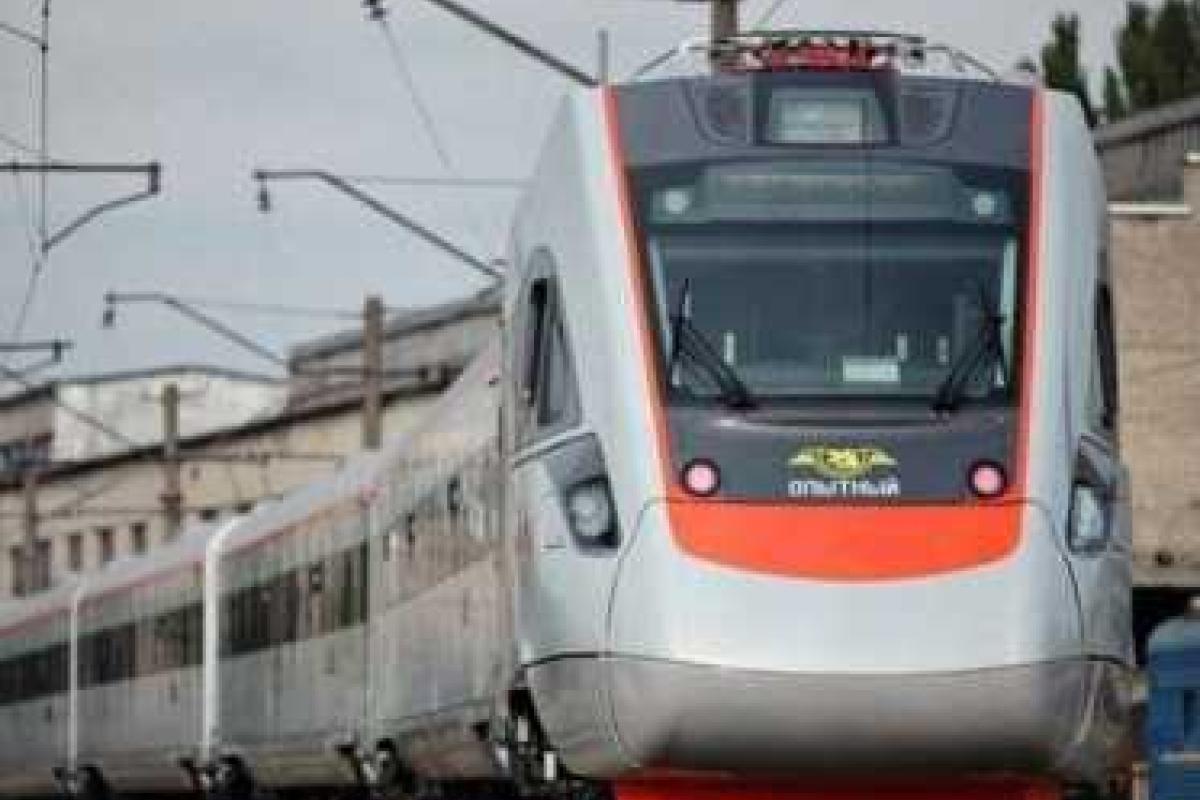 В Киеве встретили 5-миллионного пассажира, путешествующего поездом Интерсити+ В Киеве встретили 5-миллионного пассажира, путешествующего поездом Интерсити+