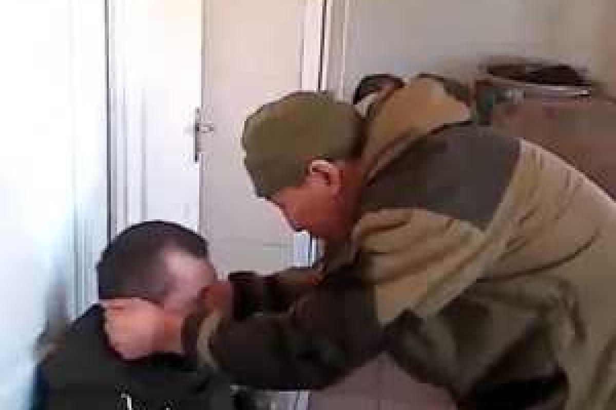 В сети появилось видео, на котором "чисто украинцы" избивают "своих" за дезертирство из ДНР В сети появилось видео, на котором "чисто украинцы" избивают "своих" за дезертирство из ДНР