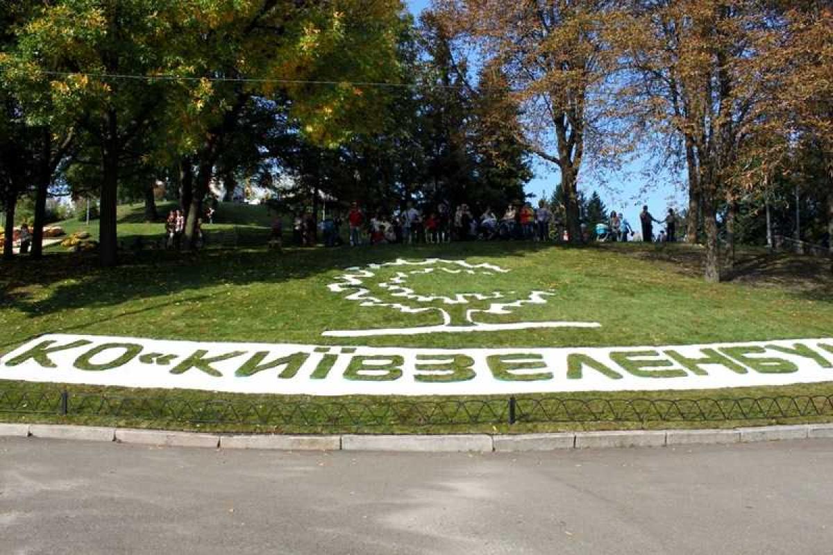 Въезжающих в Киев будет встречать цветочная скульптура Берегини-Матери Въезжающих в Киев будет встречать цветочная скульптура Берегини-Матери