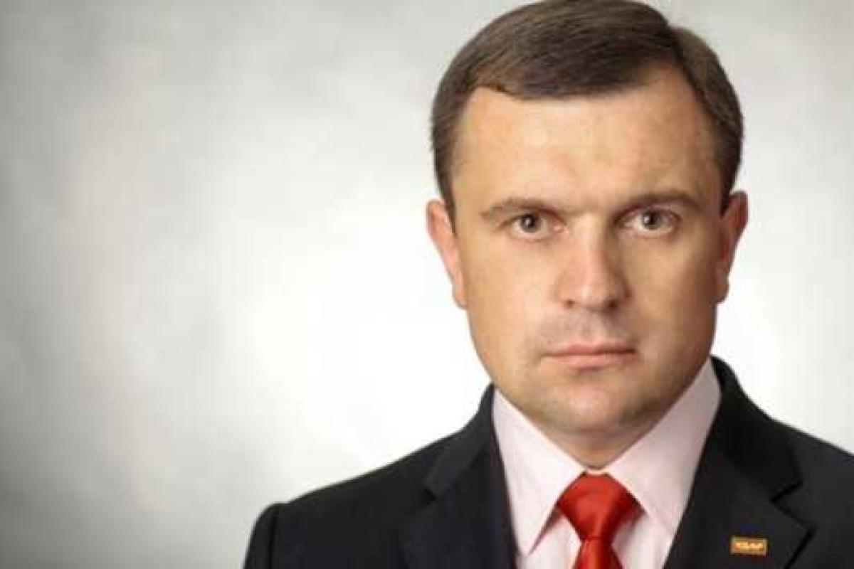 Нардеп: Воевать должны специалисты