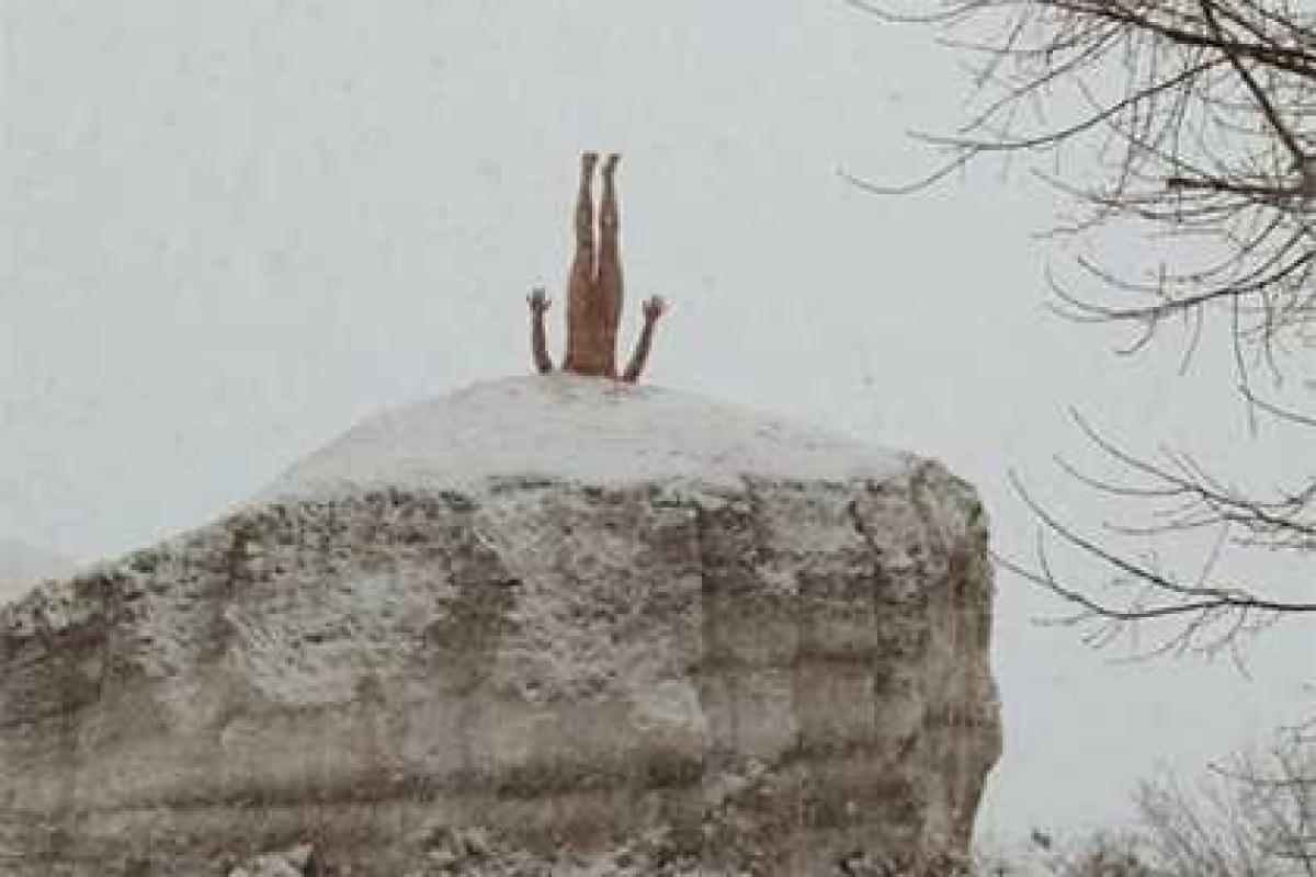 Перформанс голого художника в Воронеже Перформанс голого художника в Воронеже