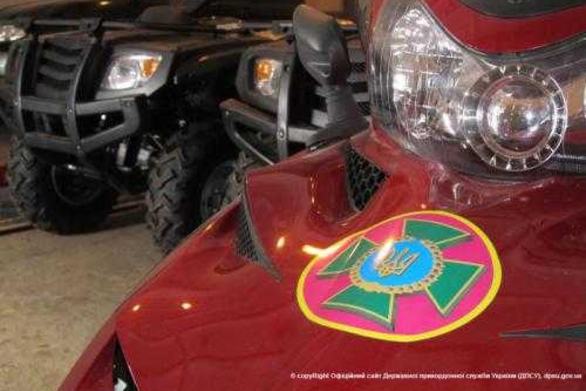 Украинские пограничники получили технику от зарубежных коллег Украинские пограничники получили технику от зарубежных коллег