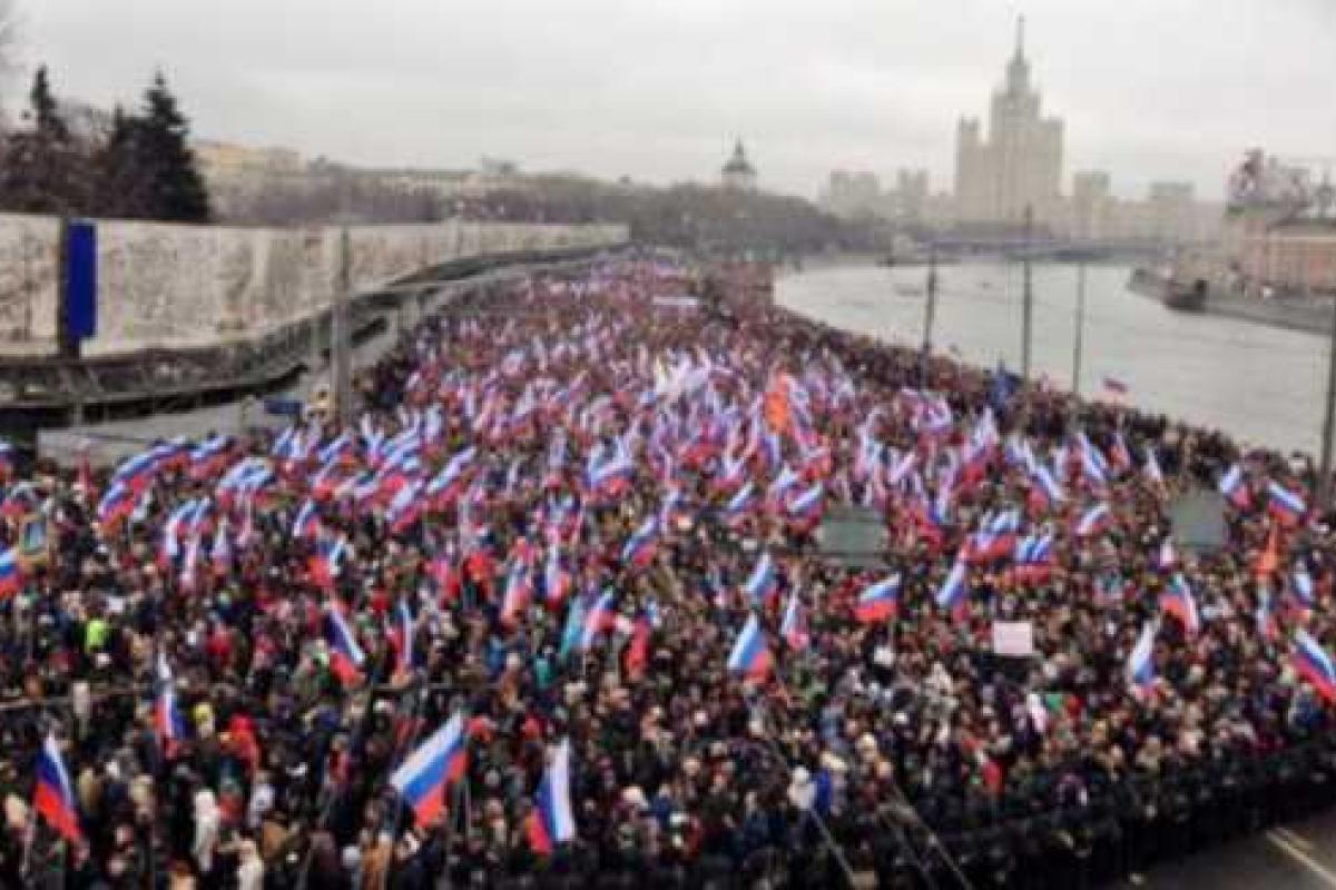 Более 50 человек задержаны в Москве во время шествия памяти Бориса Немцова Более 50 человек задержаны в Москве во время шествия памяти Бориса Немцова