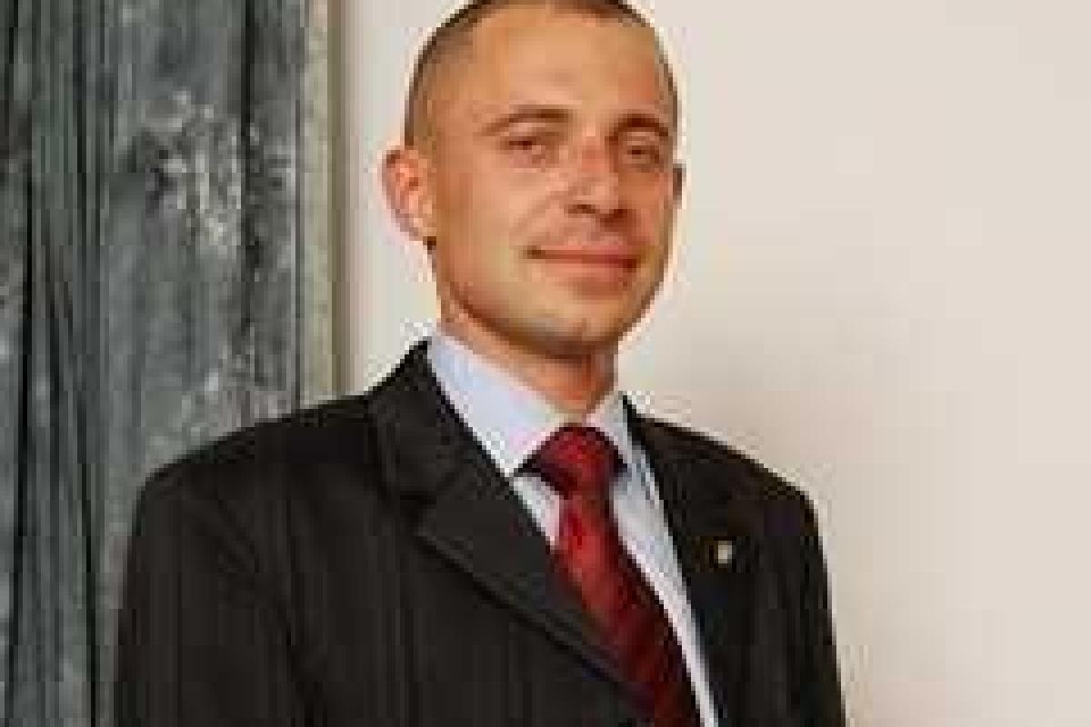 Леонид Богдан: за год премьер Яценюк сумел существенно уменьшить уровень доходов украинцев Леонид Богдан: за год премьер Яценюк сумел существенно уменьшить уровень доходов украинцев