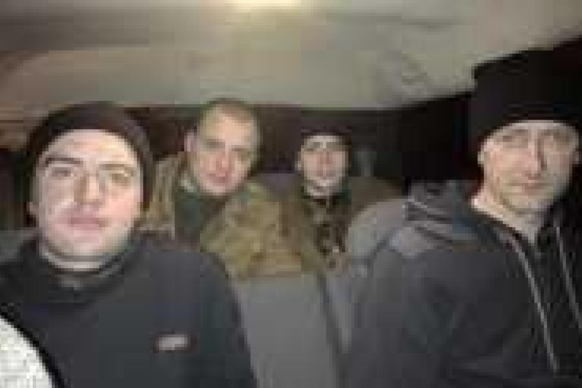 Четыре освобожденных из плена бойца 128-й бригады уже едут домой Четыре освобожденных из плена бойца 128-й бригады уже едут домой