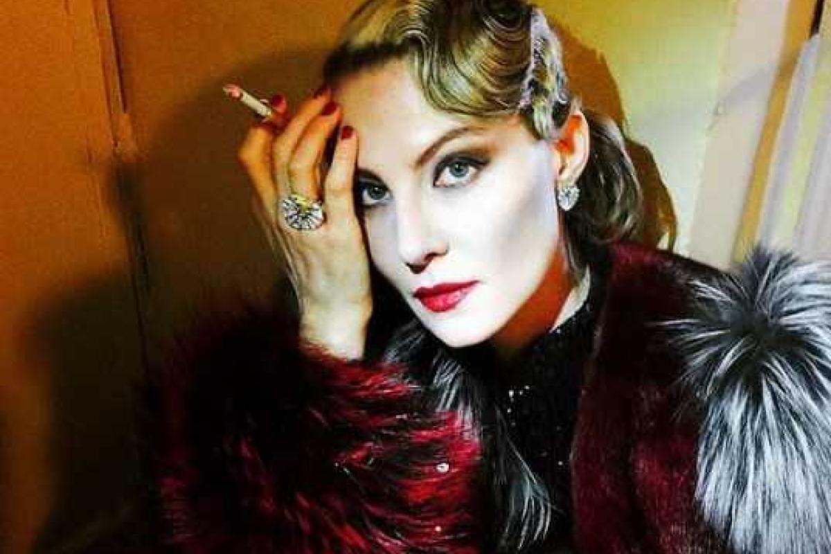 Рената Литвинова: Не могла не пойти на Марш скорби Рената Литвинова: Не могла не пойти на Марш скорби