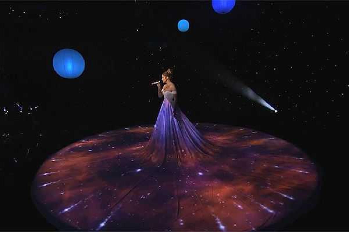 Джей Ло покорила зрителей шоу необычным нарядом