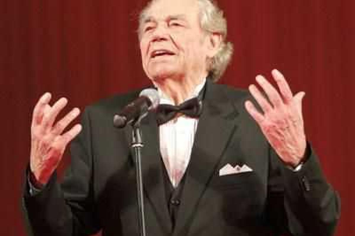 Оперный певец Дмитрий Гнатюк отмечает 90-летие Оперный певец Дмитрий Гнатюк отмечает 90-летие