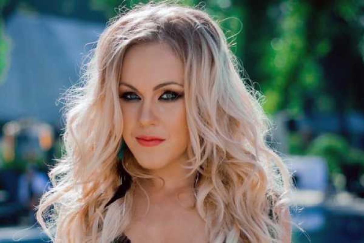 Певица Alyosha: С весной пришло время "включать" сердца Певица Alyosha: С весной пришло время "включать" сердца