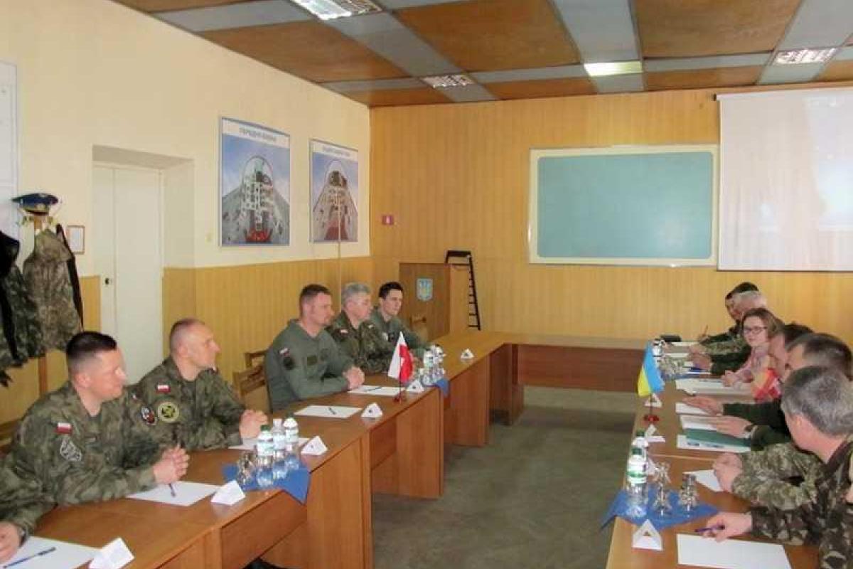 Украинско-польские учения авиационных подразделений "Безопасное небо-2015" состоятся осенью Украинско-польские учения авиационных подразделений "Безопасное небо-2015" состоятся осенью