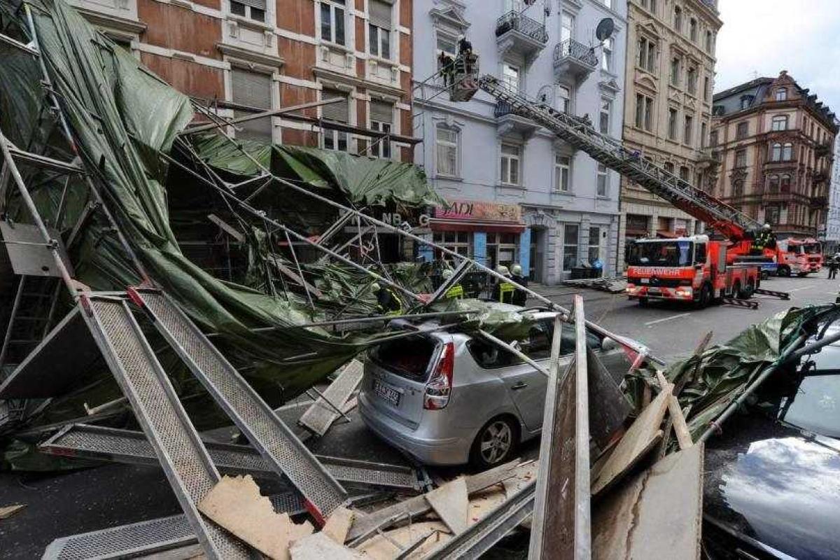 В Германии "хозяйничает" мощный ураган
