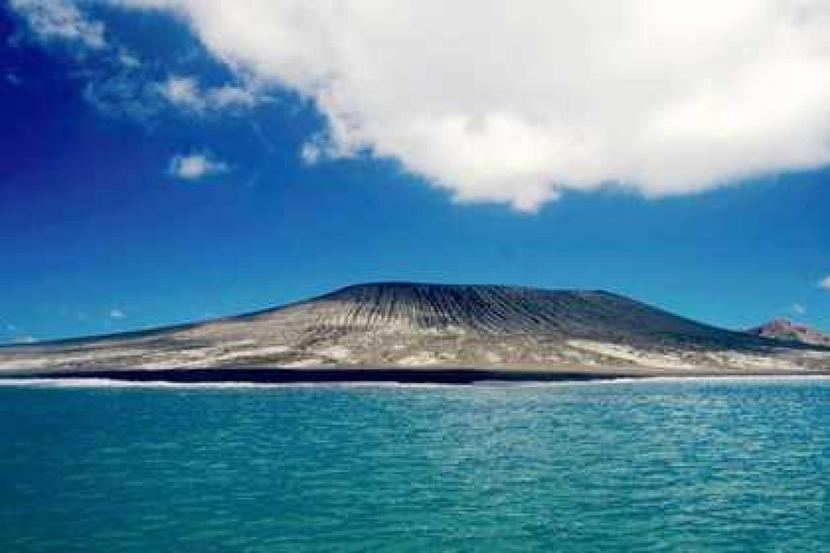 Новый остров "вырос" в Тихом океане Новый остров "вырос" в Тихом океане