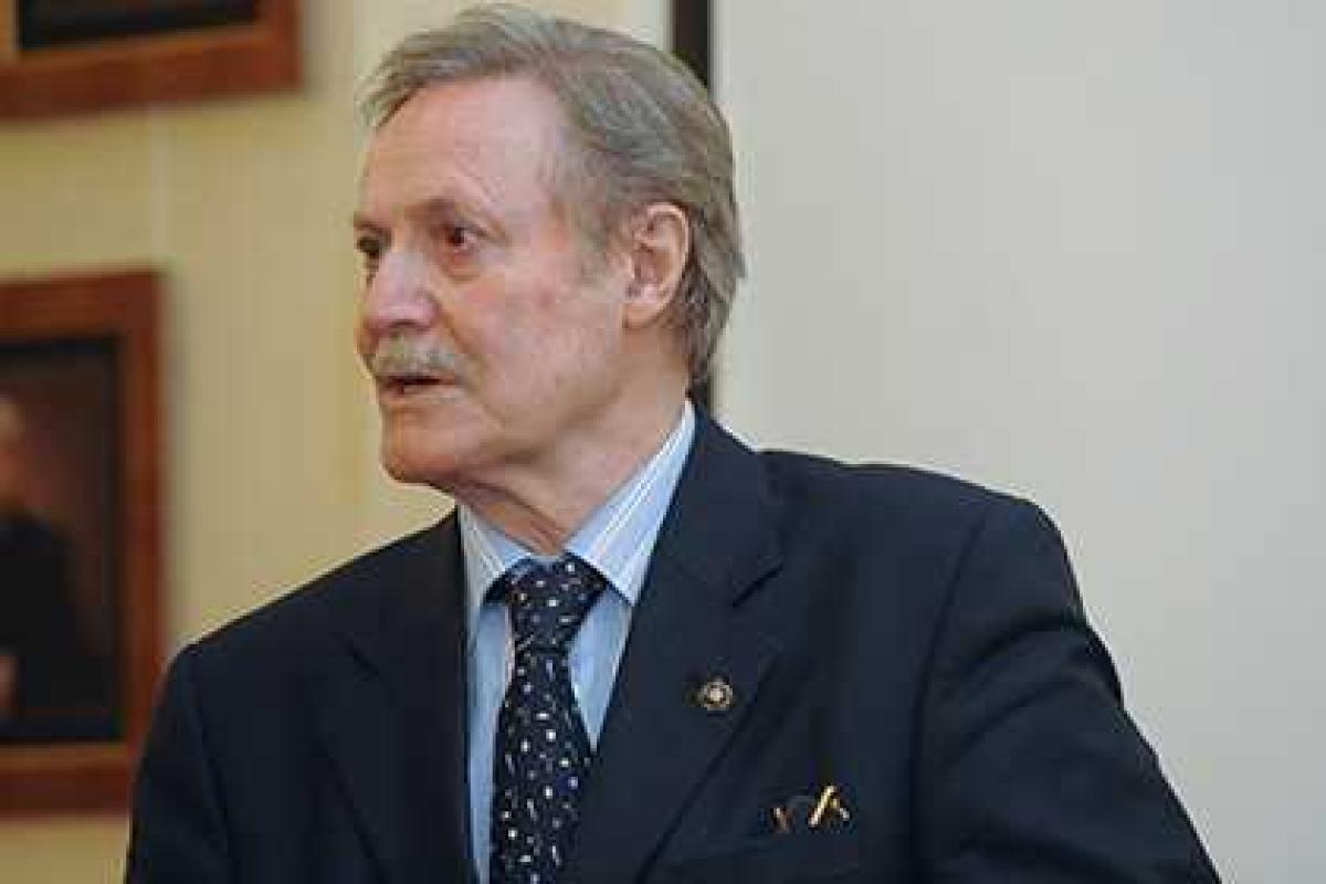 79-летний Юрий Соломин попал в больницу 79-летний Юрий Соломин попал в больницу