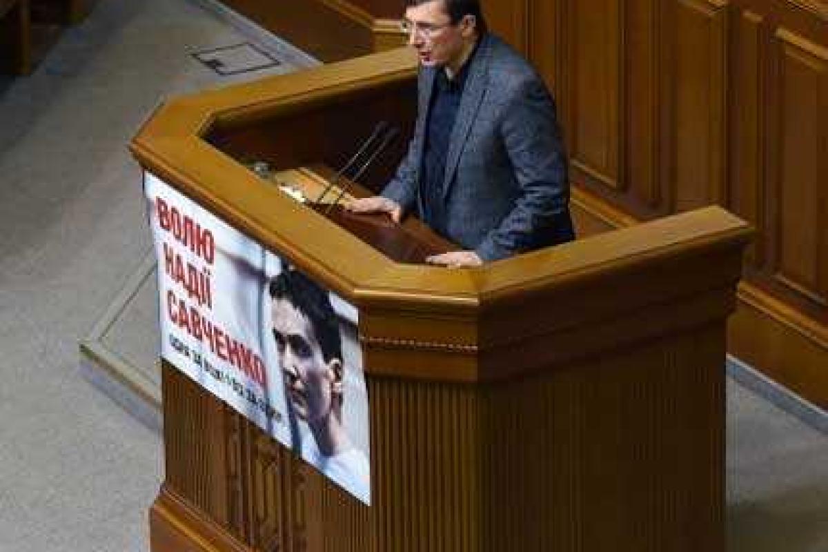 Луценко: Надежда Савченко должна сохранить собственную жизнь Луценко: Надежда Савченко должна сохранить собственную жизнь