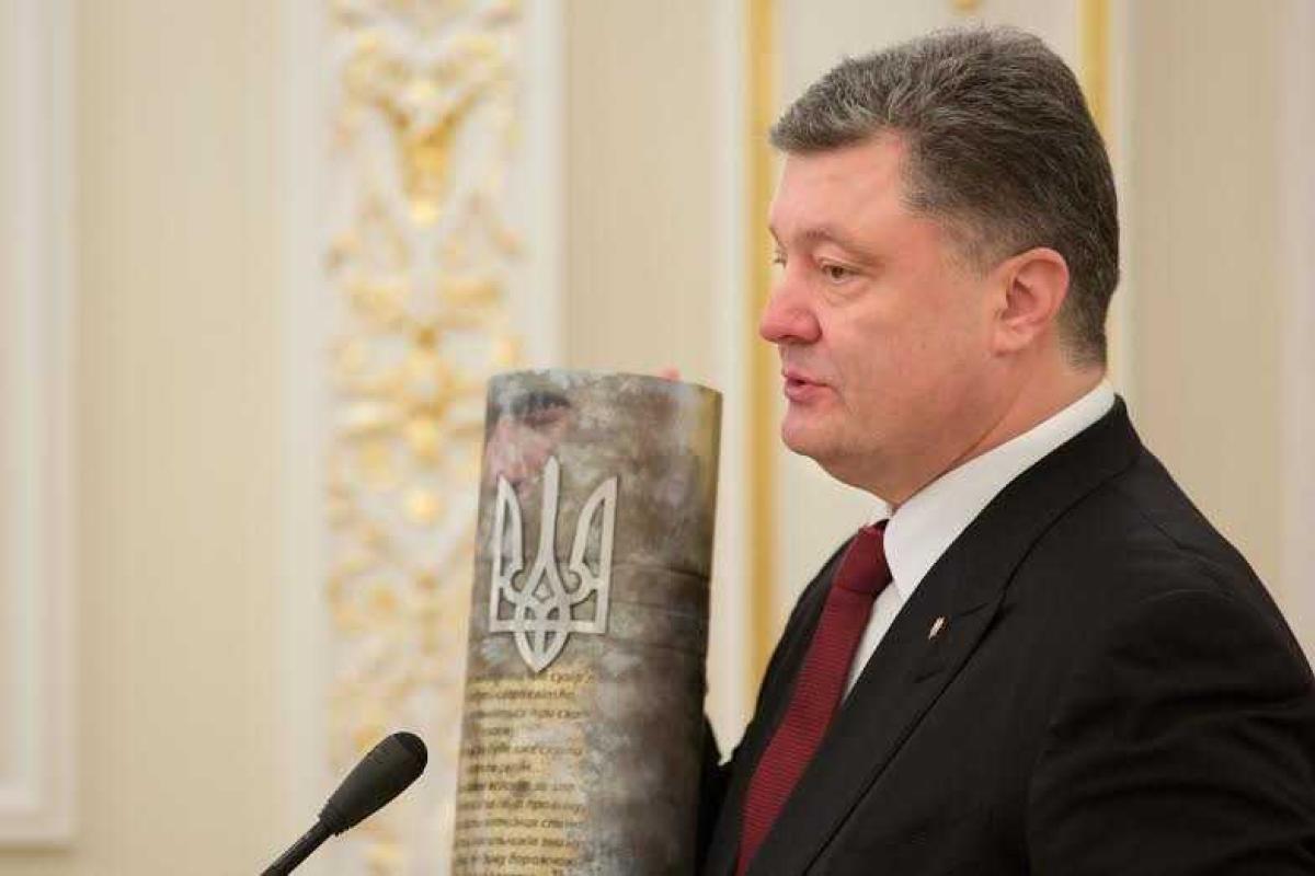 Президент Украины наградил женщин-военнослужащих