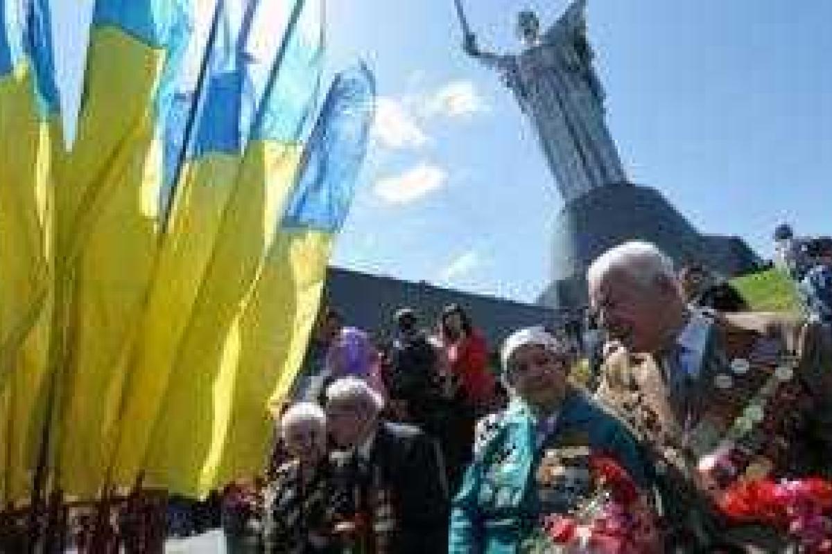 Яценюк: На майские праздники на улицы больших городов будут выведены усиленные патрули