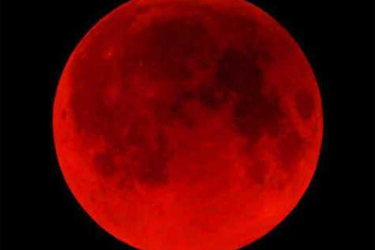 Сегодня произошло "мистическое перевоплощение" ночного светила Сегодня произошло "мистическое перевоплощение" ночного светила