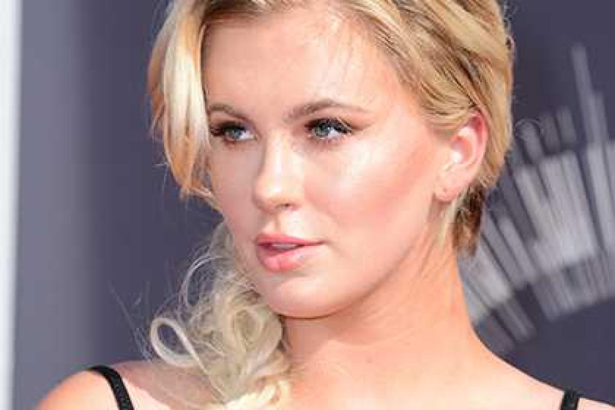 Пикантные фото дочери голливудских звезд кино Пикантные фото дочери голливудских звезд кино