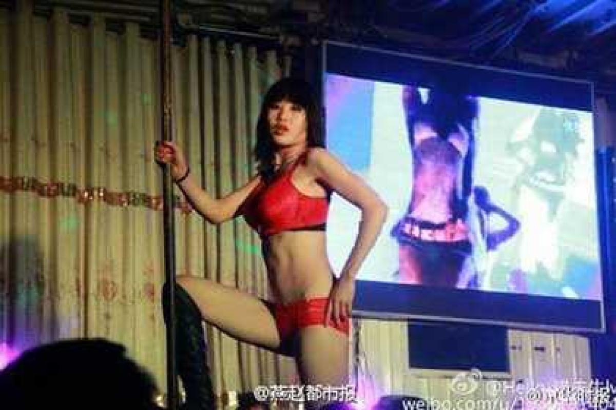 На китайских похоронах станет скучно без выступлений стриптизерш На китайских похоронах станет скучно без выступлений стриптизерш