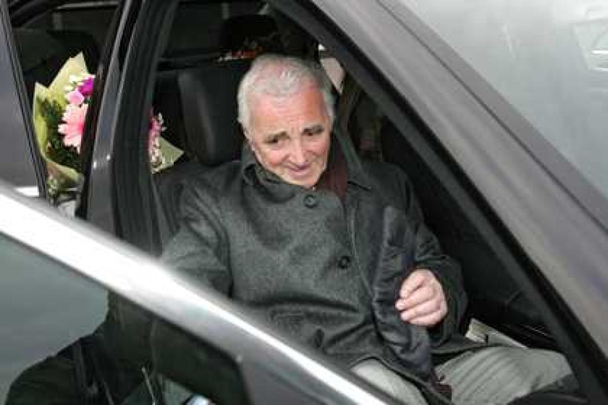 Французский шансонье лично встретился с бабушкой-поклонницей в Москве