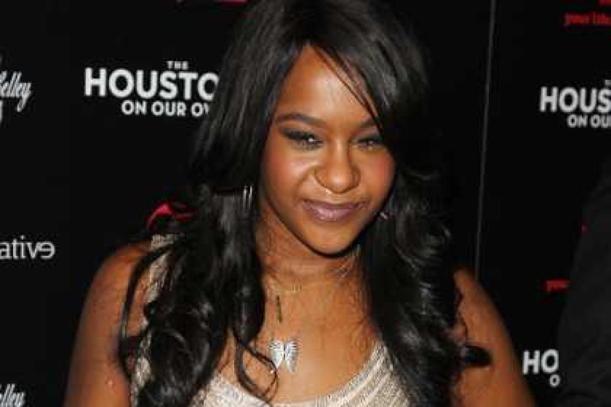 Из комы вышла дочь легендарной Уитни Хьюстон 