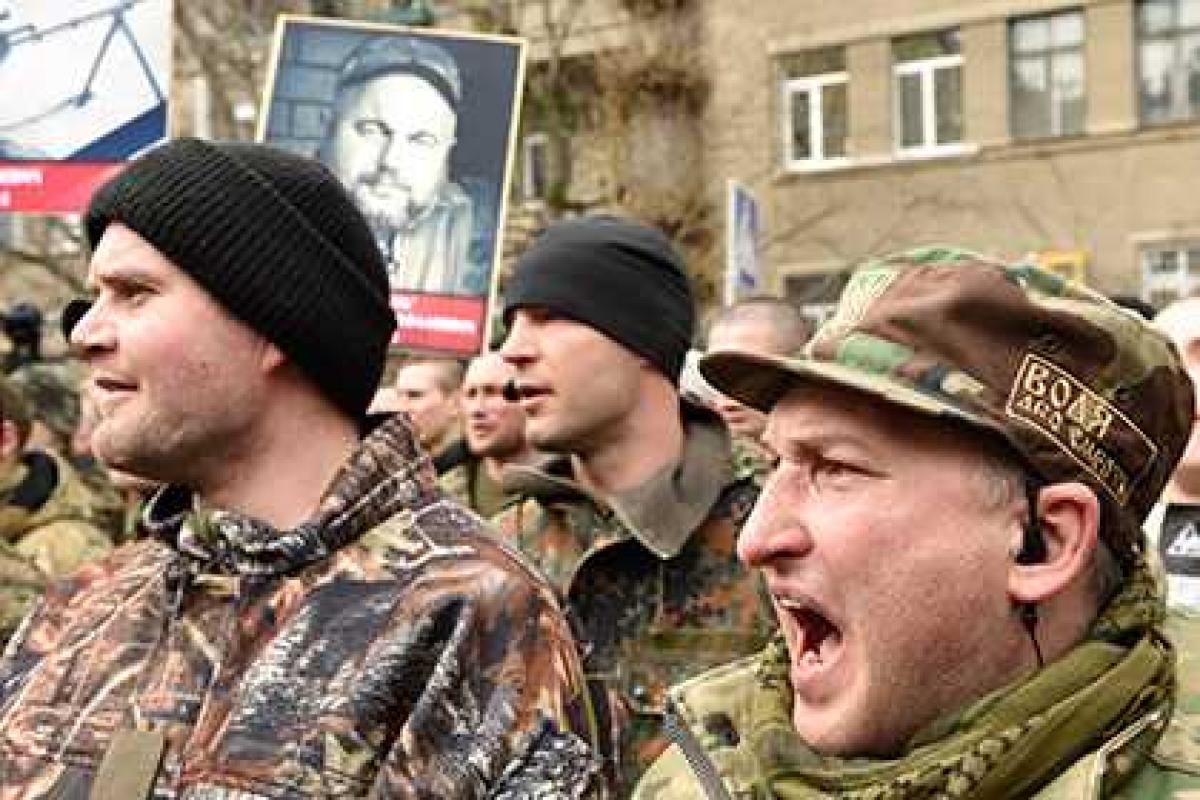 Бойцы "Правого сектора" будут служить в ВСУ по контракту