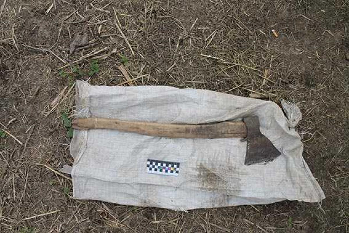 Из-за 50-ти гривен мужчина зарубил спящего тестя Из-за 50-ти гривен мужчина зарубил спящего тестя