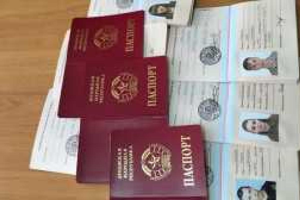 Луганская молодежь начала получать паспорта непризнанного государства Луганская молодежь начала получать паспорта непризнанного государства