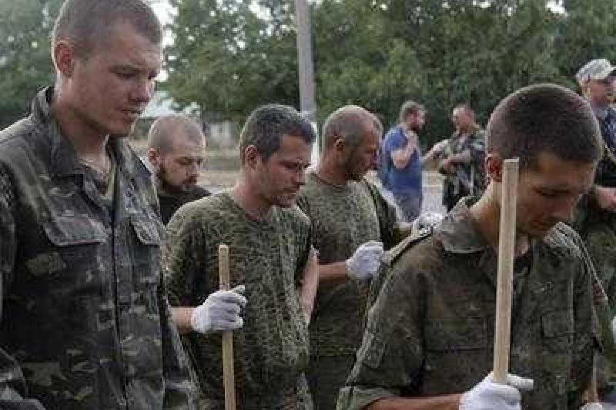 Пленных украинских бойцов продают в рабство в Чечню