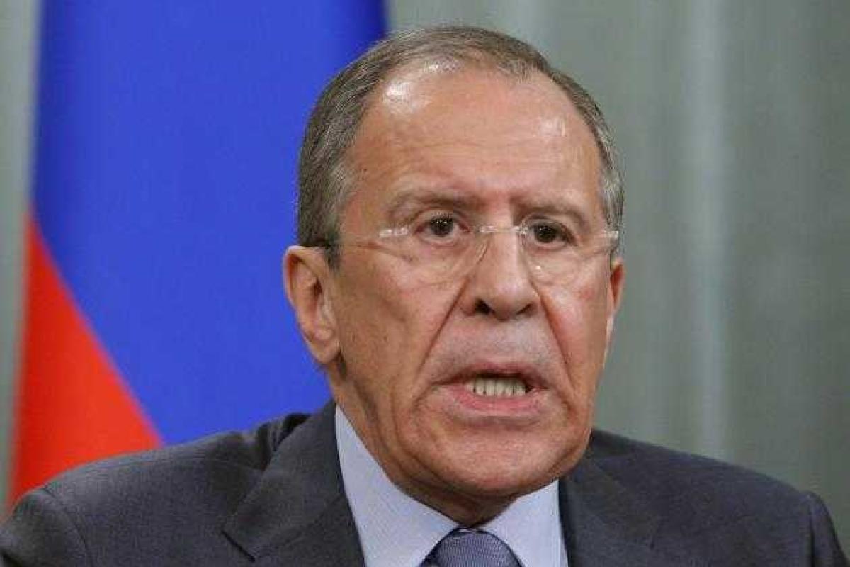 Лавров: Россия продолжает настаивать на отведении от линии соприкосновения танков и минометов