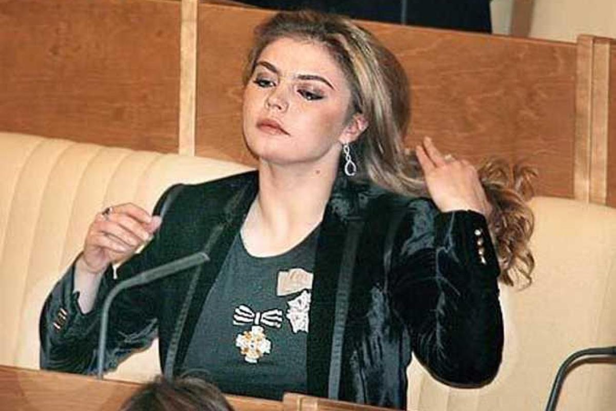 Появление Алины Кабаевой на публике вызвало бурное обсуждение в соцсетях