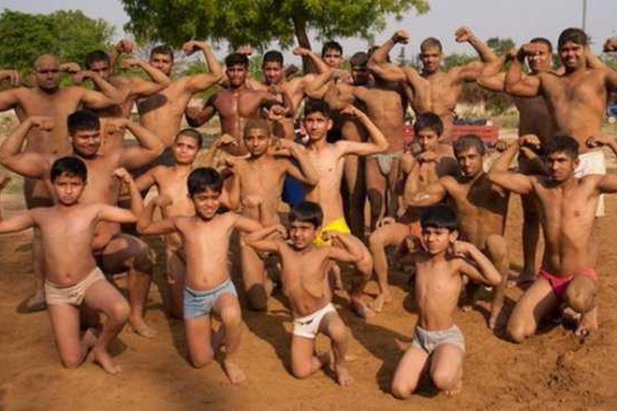 Небольшое селение в Индии стало "фабрикой вышибал" для столичных офисов и ночных клубов