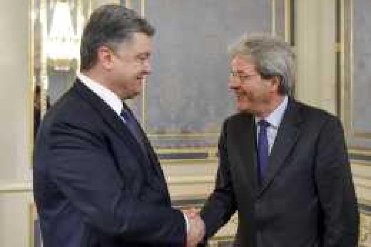 Порошенко провел встречу с министром иностранных дел Италии Порошенко провел встречу с министром иностранных дел Италии