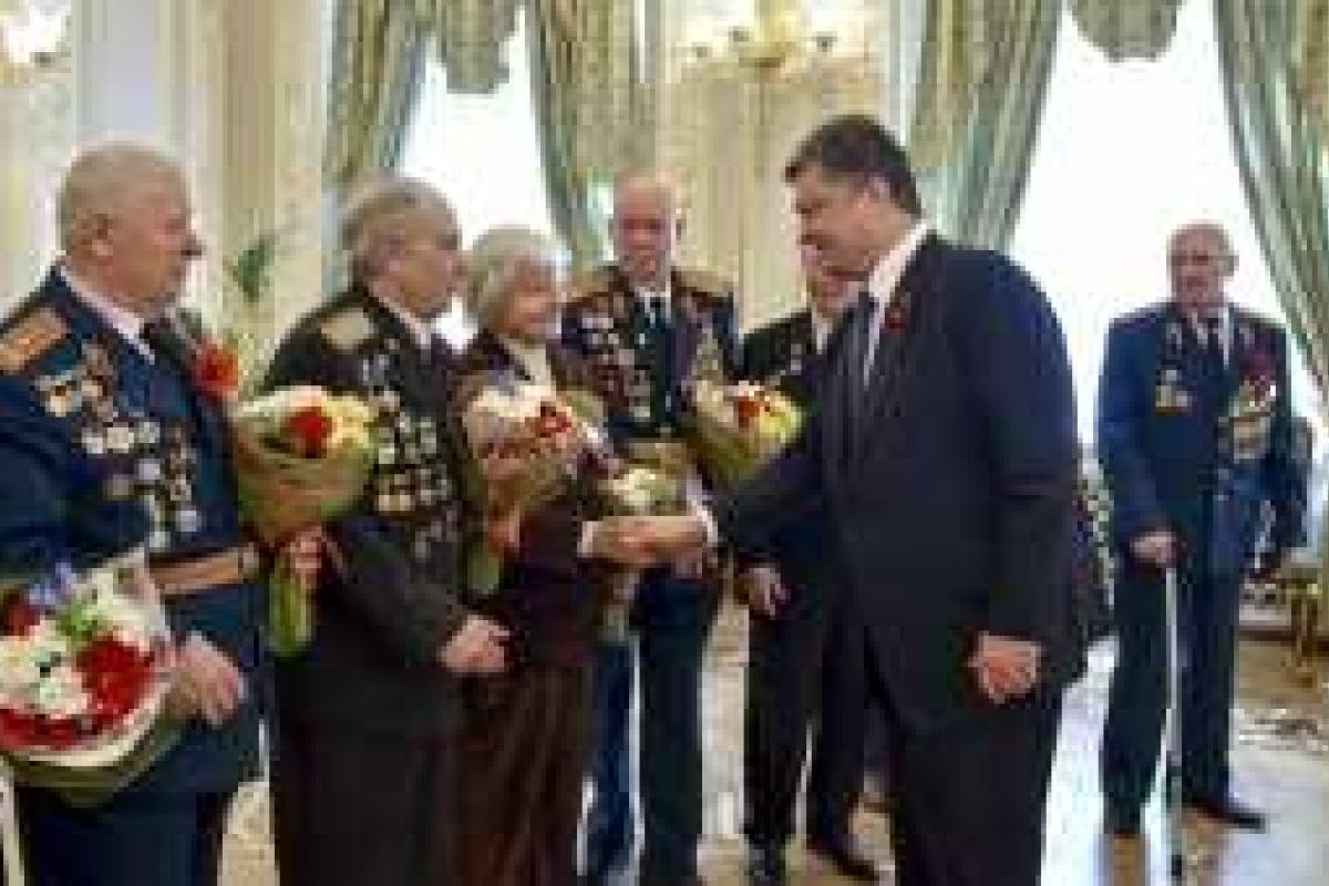 Юбилейную медаль "70 лет Победы над нацизмом" вручили первым 16-ти украинским ветеранам ВОВ Юбилейную медаль "70 лет Победы над нацизмом" вручили первым 16-ти украинским ветеранам ВОВ