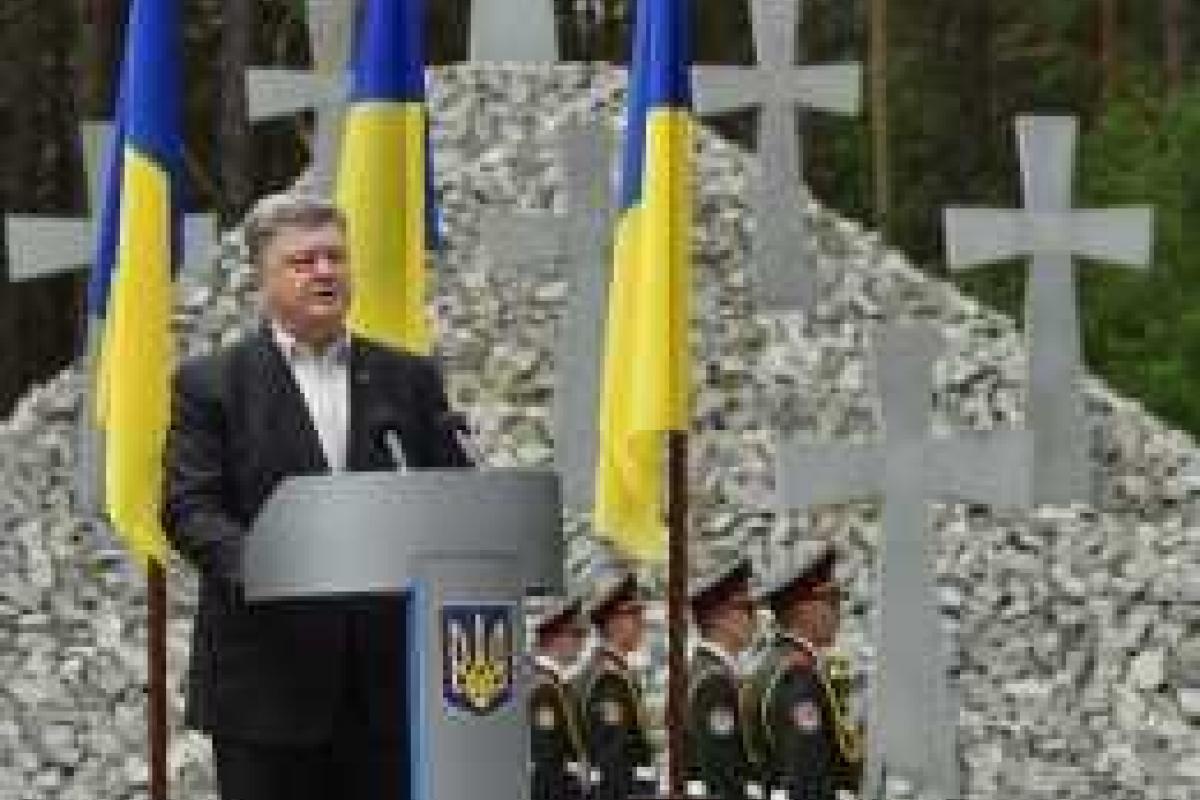 Порошенко: Забыть не сможем, не имеем права Порошенко: Забыть не сможем, не имеем права