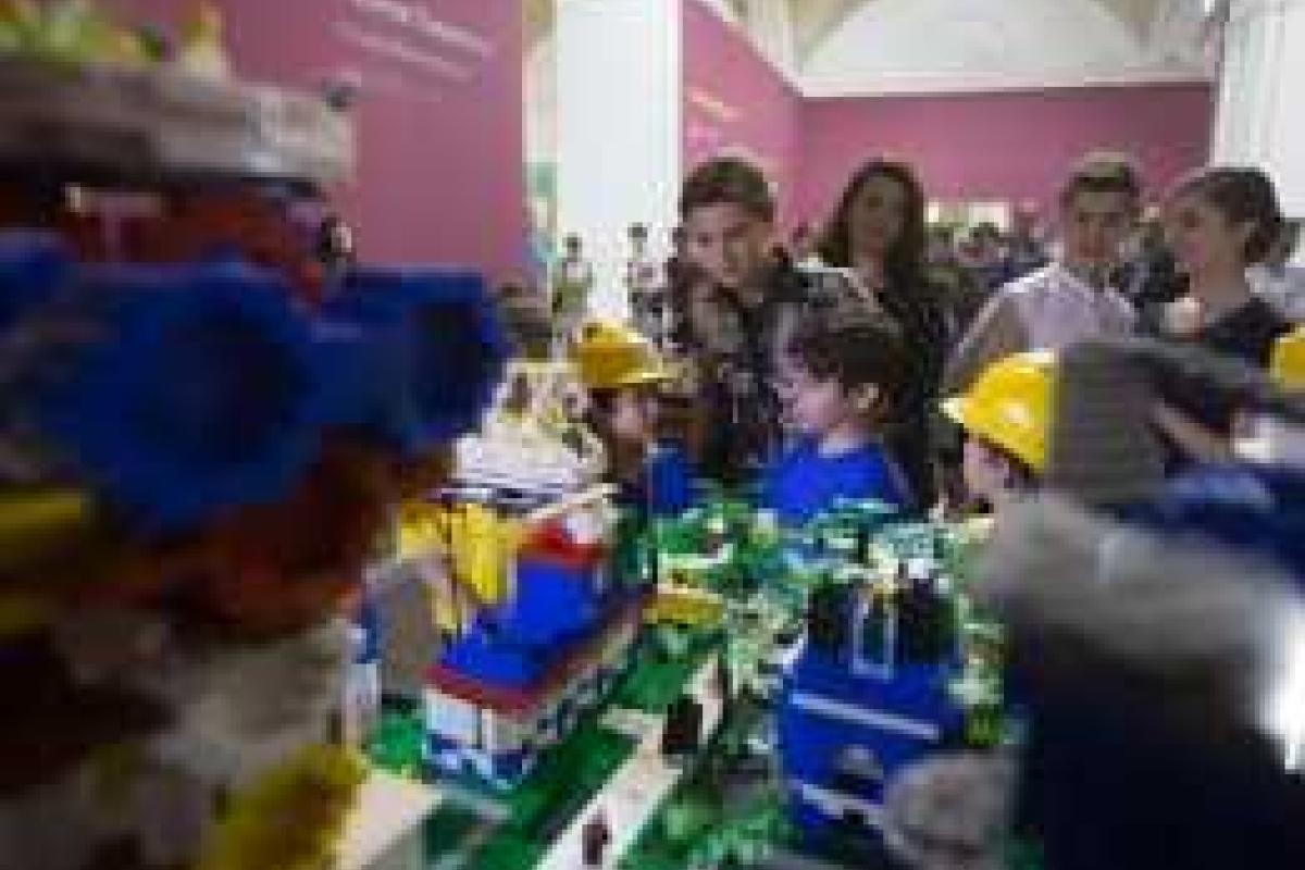 В Украине открыт образовательный фестиваль для детей "Арсенал идей"