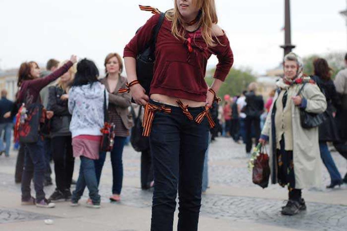 Продолжаются дебаты вокруг вопроса о правомерности использования георгиевской ленты в наши дни Продолжаются дебаты вокруг вопроса о правомерности использования георгиевской ленты в наши дни