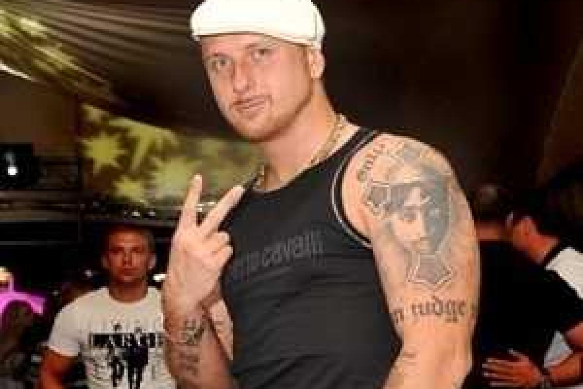 Рэпер Ларсон устраивает благотворительные концерты для сбора помощи бойцам АТО Рэпер Ларсон устраивает благотворительные концерты для сбора помощи бойцам АТО