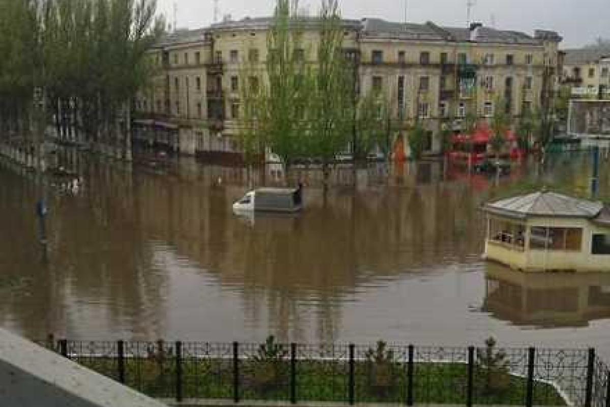 Последствия первомайского ливня: Краматорск превратился в Венецию