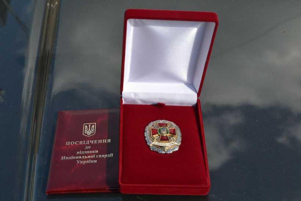 Нацгвардейцы получили боевые награды прямо на передовой Нацгвардейцы получили боевые награды прямо на передовой