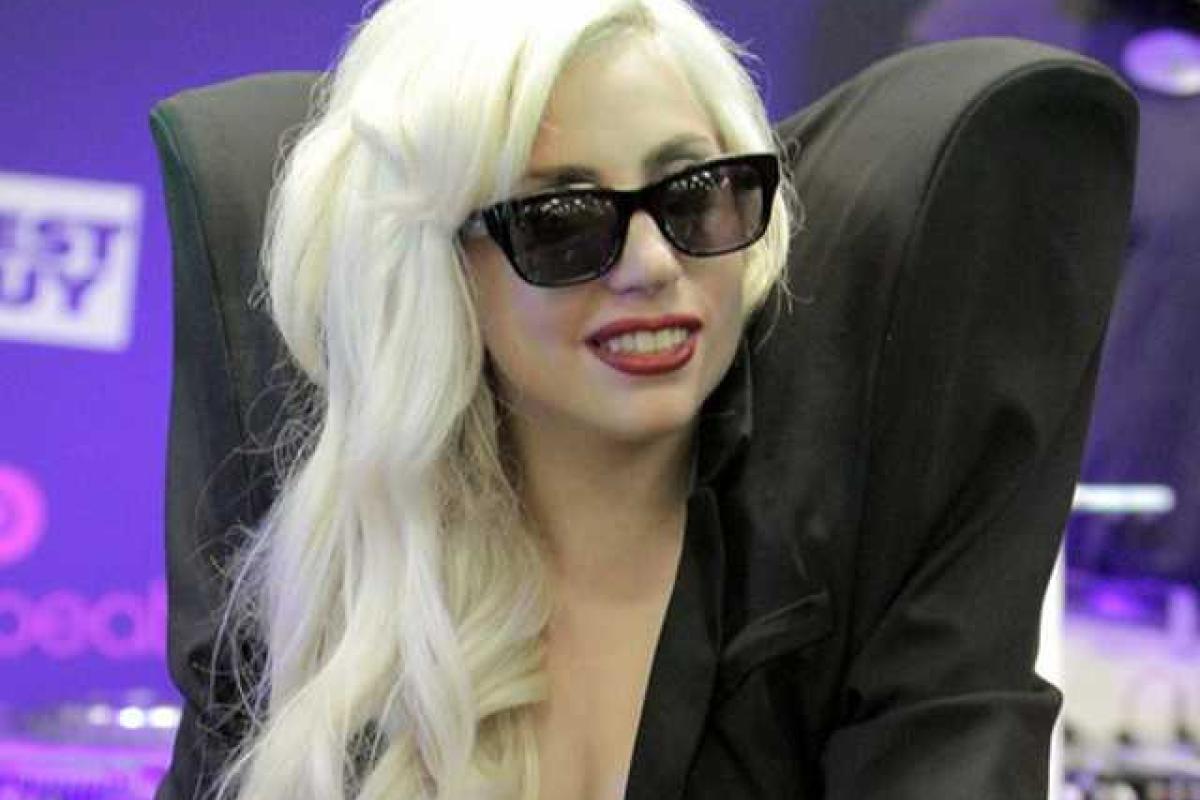 Американская поп-звезда Lady GaGa ждет первенца Американская поп-звезда Lady GaGa ждет первенца