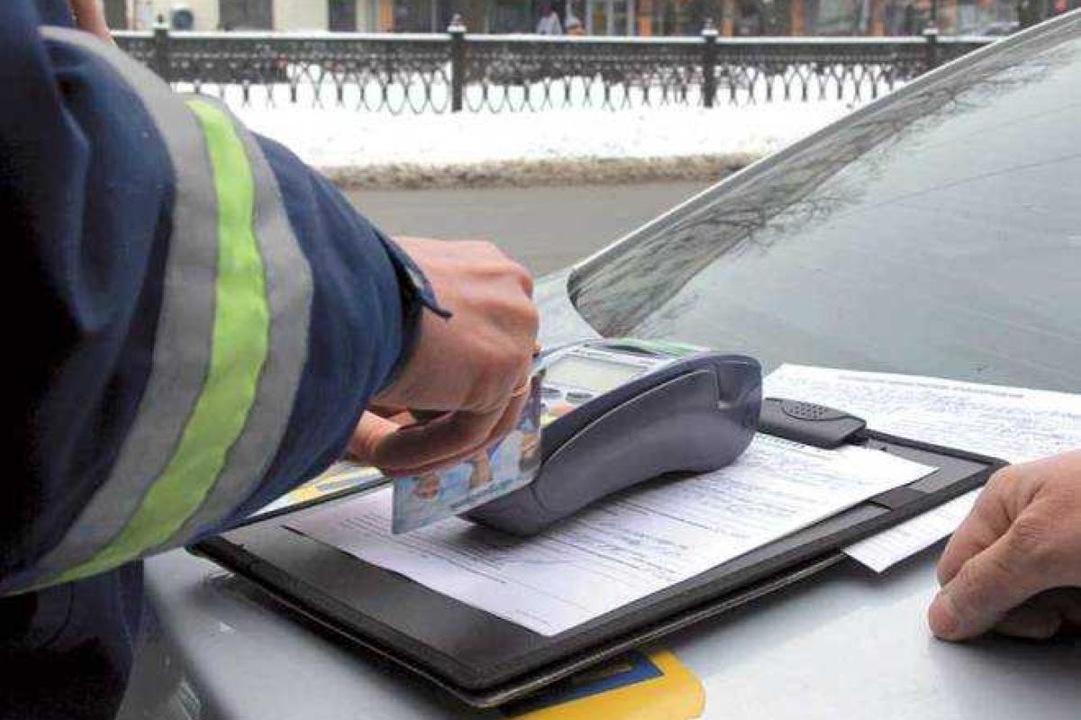 ГАИ: на Херсонщине водители могут оплатить штраф на месте через POS-терминал ГАИ: на Херсонщине водители могут оплатить штраф на месте через POS-терминал