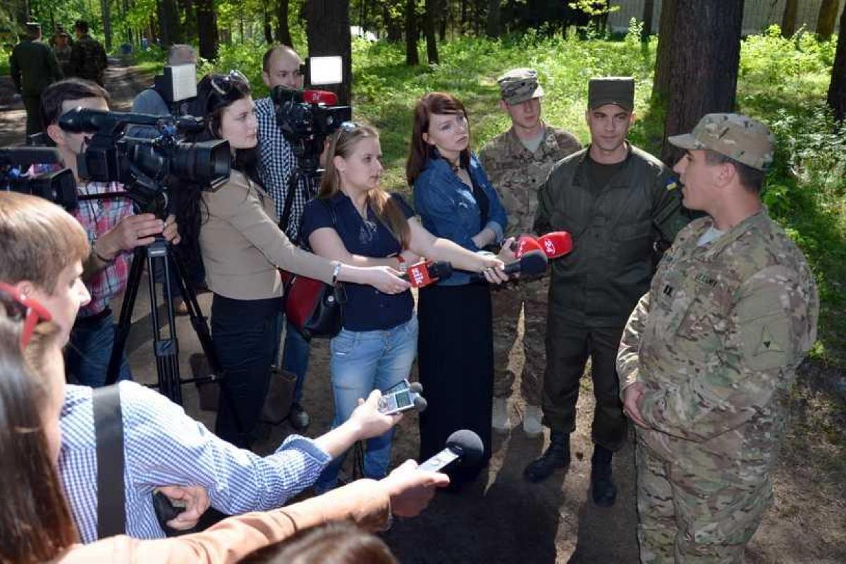 Представители СМИ посетили украинско-американские военные учения